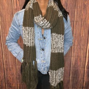 Melrose and Market Green and White Knit Scarf